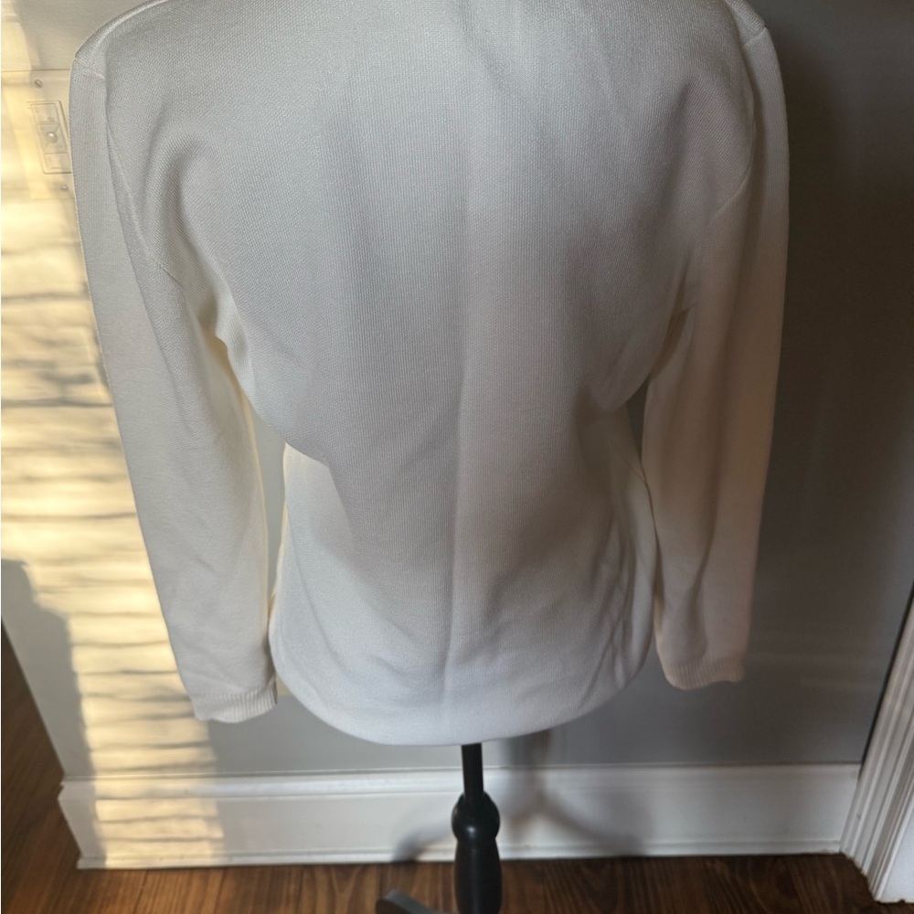Cream-white Sweater with Pink AKA Appliqué - Picture 3 of 3